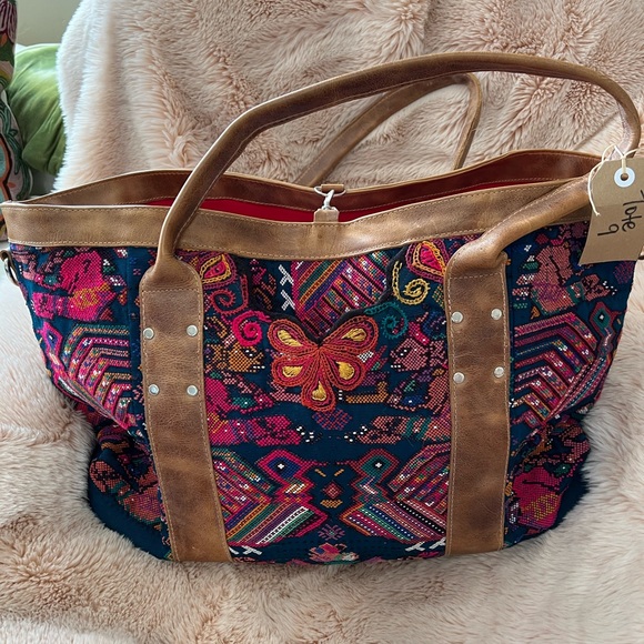 Sunday Isle Embroidered and Leather Travel Tote. BNWT - Picture 4 of 9